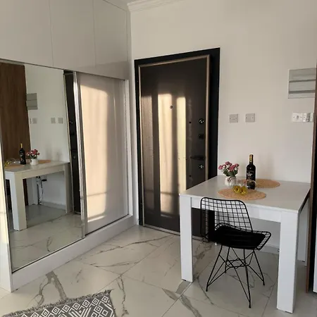 Long Beach'de Stuedyo Appartement Aglantzia